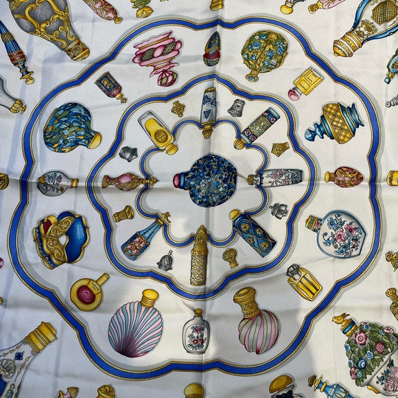 !!Vintage Hermes!! Scarf 100% Silk Lu Falcon Perfume Bottles - Great Condition!! - Picture 2 of 6